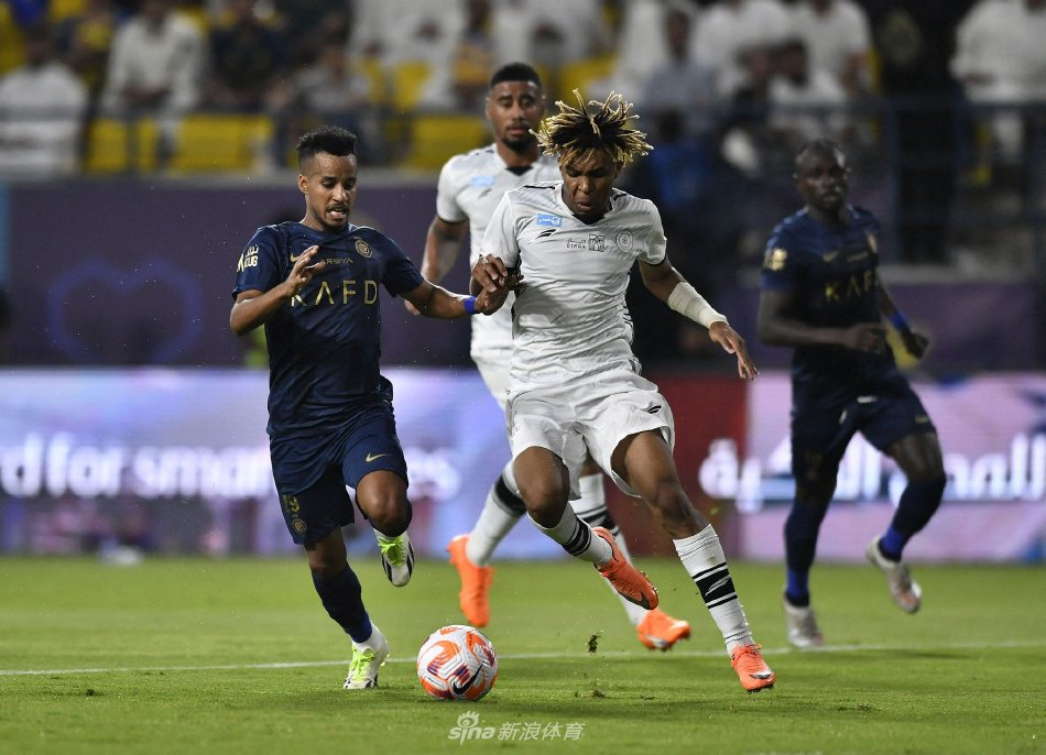 按压耳垂中 按压耳垂中