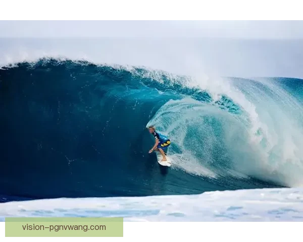 全球冲浪高手齐聚，争霸海浪巅峰