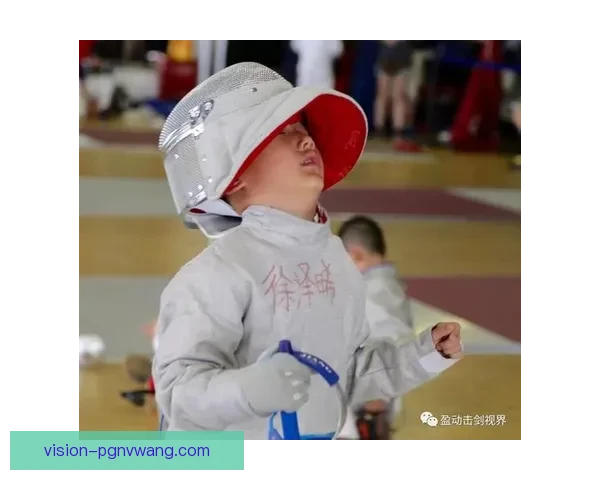 击剑赛事掀起狂潮，精彩瞬间引无数瞩目