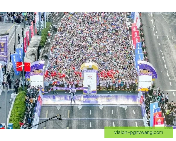 某马拉松比赛完美收官，选手卓越表现令人惊叹